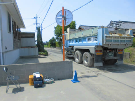 ダンプ運搬